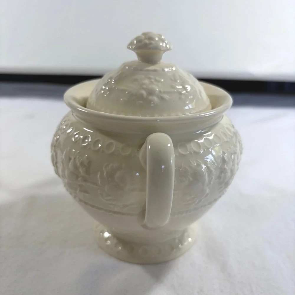 1960's Wedgwood Etruria Barlaston Wellesley Creamer, Sugar Bowl & Gravy Boat Set